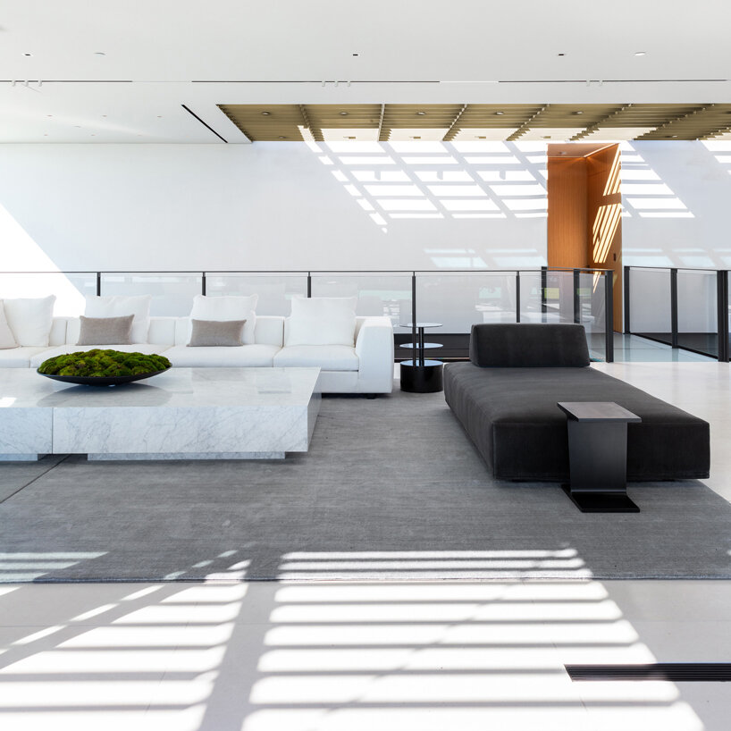 SPF:architects tops 'bronze house' with giant cantilevered trellis in hollywood hills