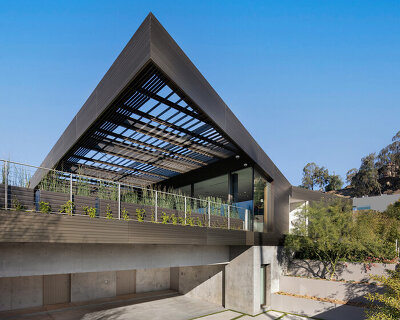 SPF:architects tops 'bronze house' with giant cantilevered trellis in hollywood hills