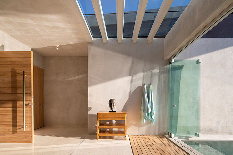 dubbed 'casa bell-lloc,' studio saxe's concrete dwelling is embedded into costa rican slope