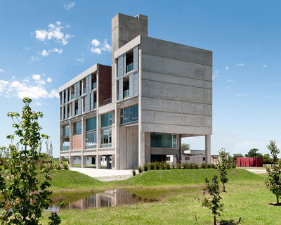 taller de arquitectura la fundación completes sports substructure in rosario, argentina