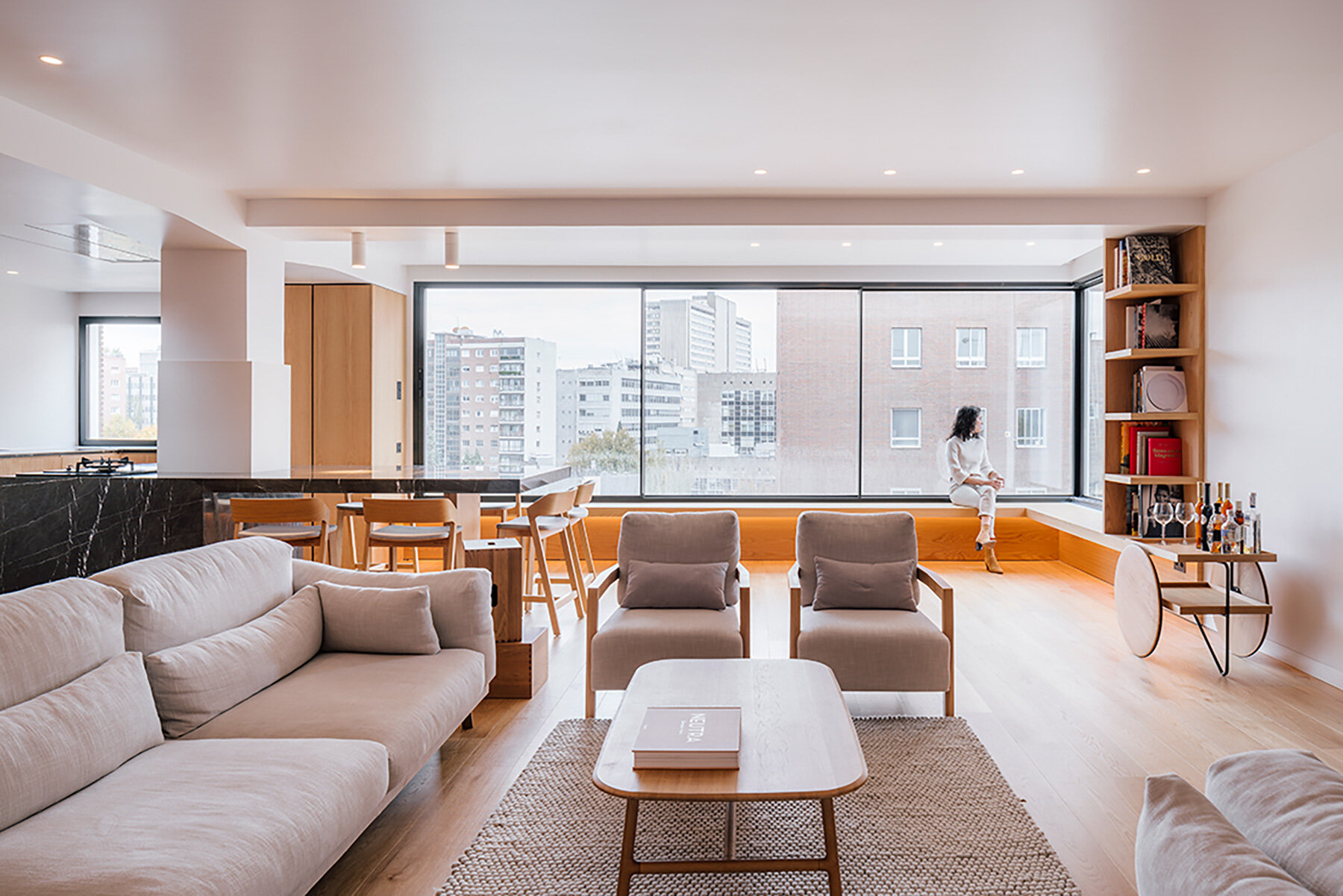 transparent-corner-zooco-estudio-casa-paco-madrid-skyline-designboom-large