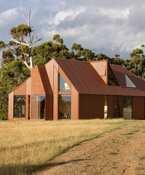 FMD architects reimagines tasmanian farmhouse with its contemporary 'coopworth'