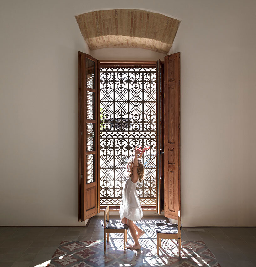 TRAZIA renovates a ruinous spanish convent to introduce its museo casa ayora