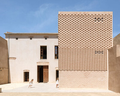 TRAZIA renovates a ruinous spanish convent to introduce its museo casa ayora