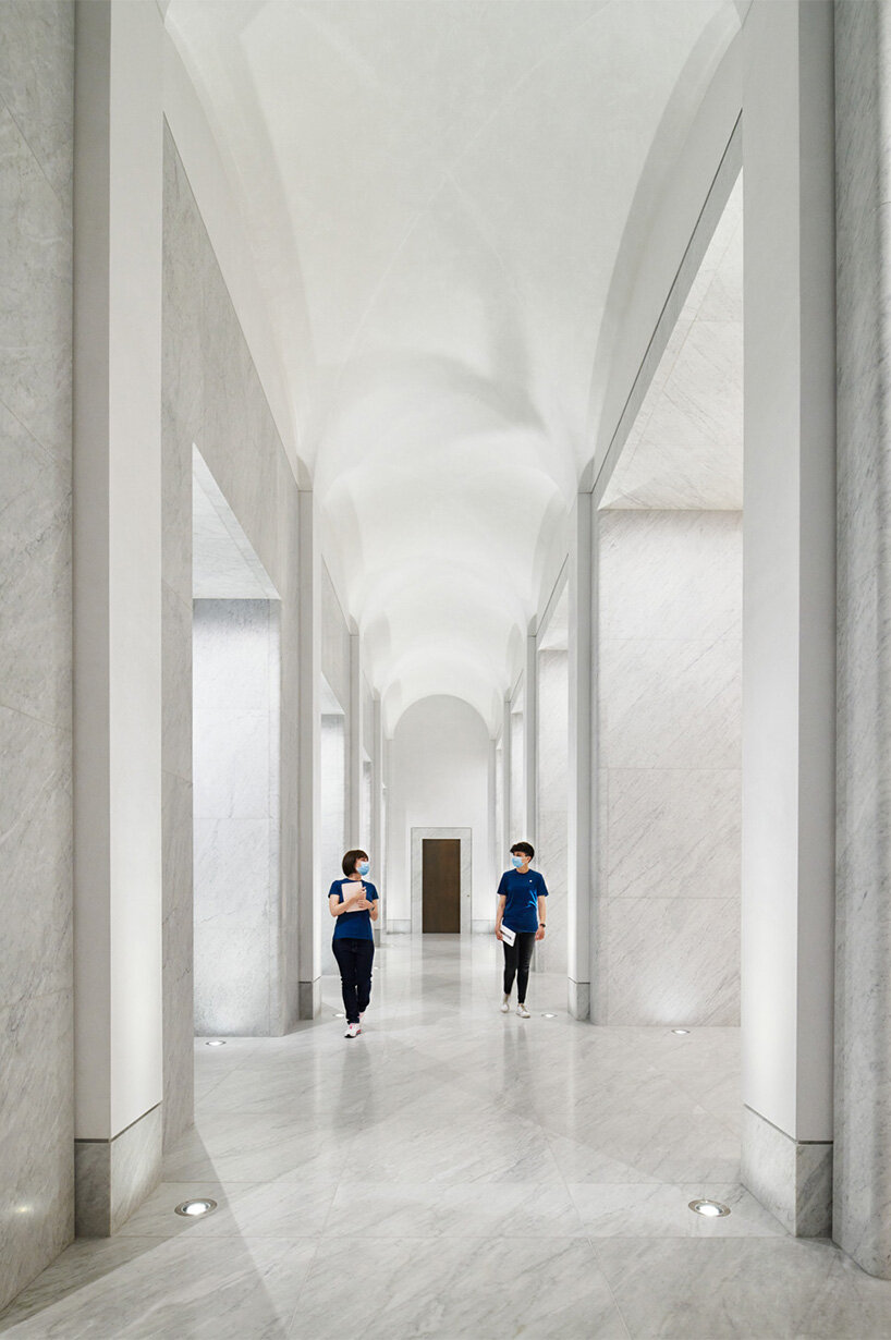 apple unveils new store in rome boasting the renovation of an 17th century palazzo