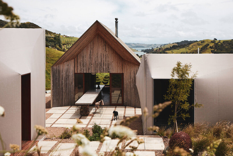 three volumes cluster around open courtyard in new zealand home by cheshire architects