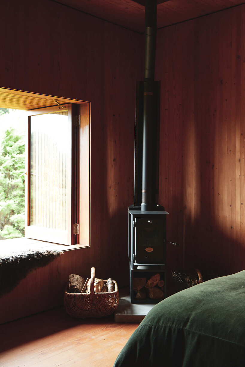 three volumes cluster around open courtyard in new zealand home by cheshire architects