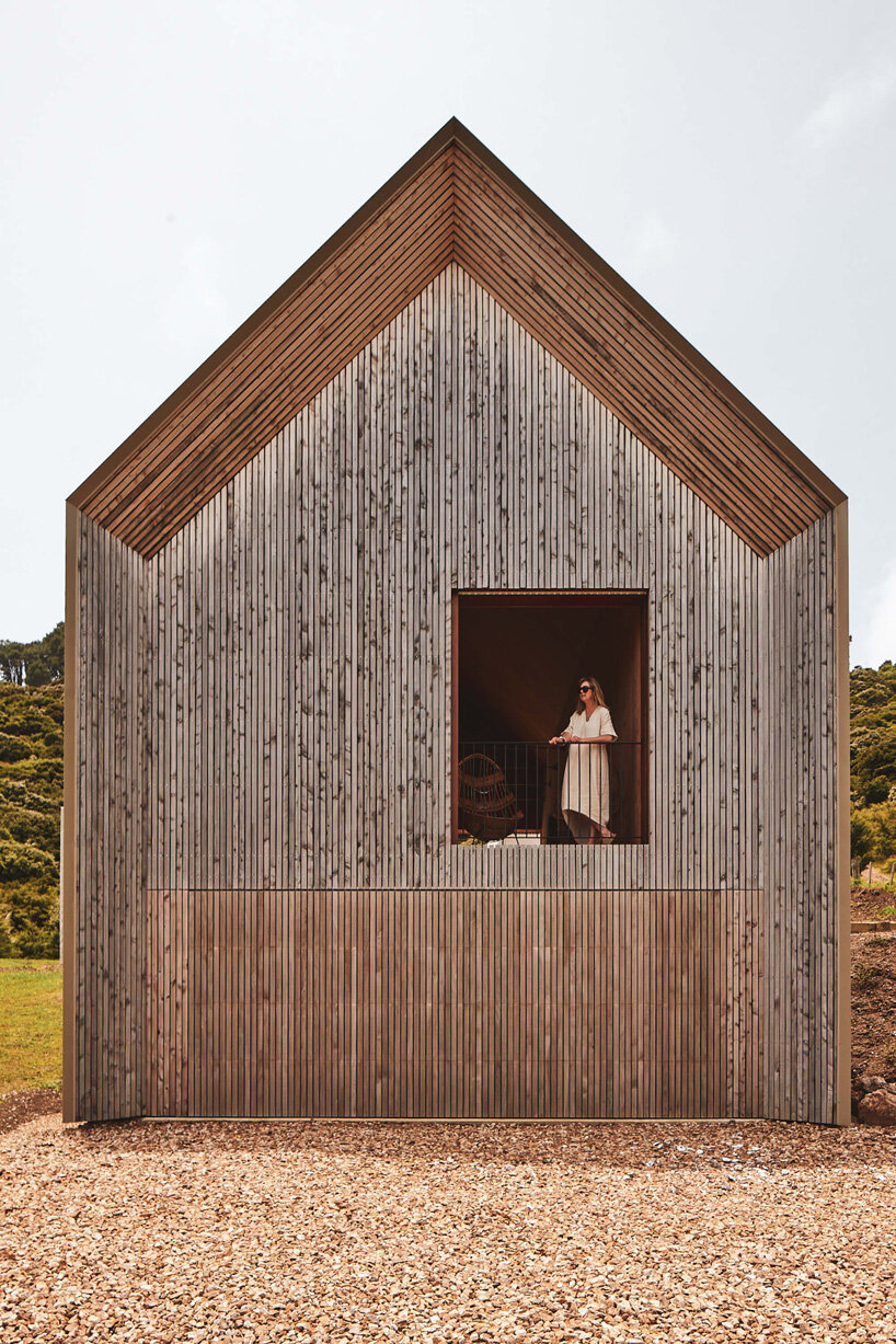 three volumes cluster around open courtyard in new zealand home by cheshire architects