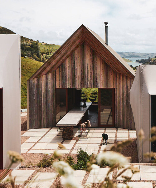 three volumes cluster around open courtyard in new zealand home by cheshire architects
