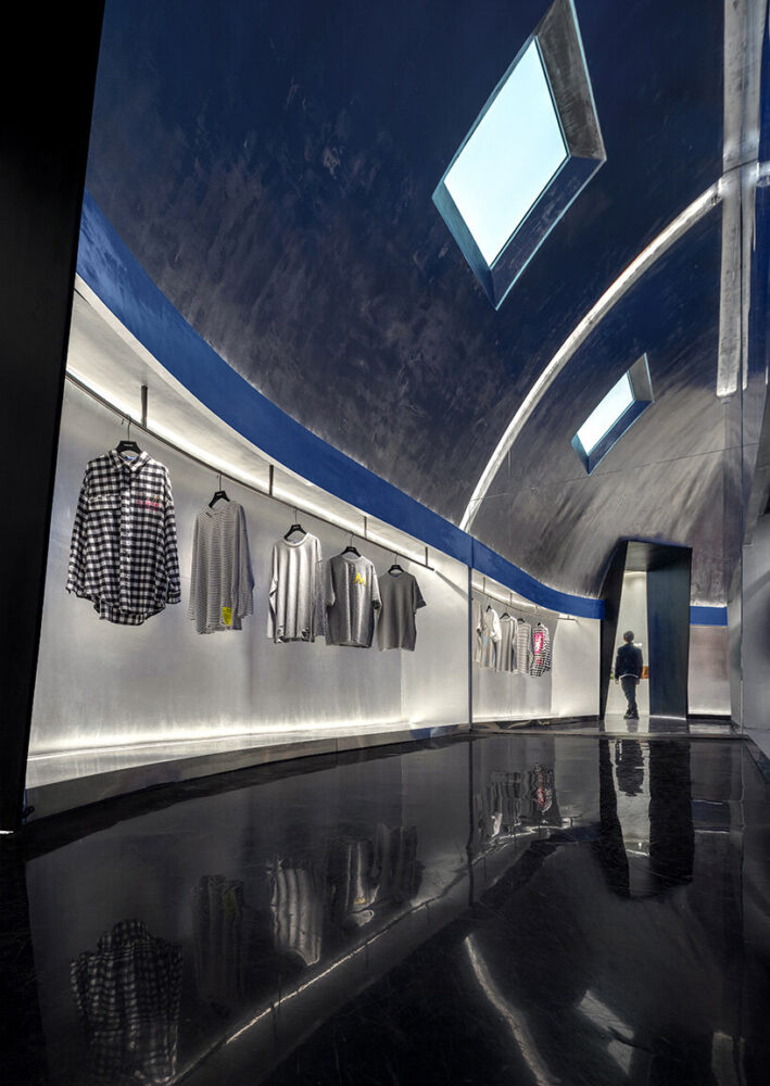futuristic store by GE: studio reveals a silver planet illuminated with ...