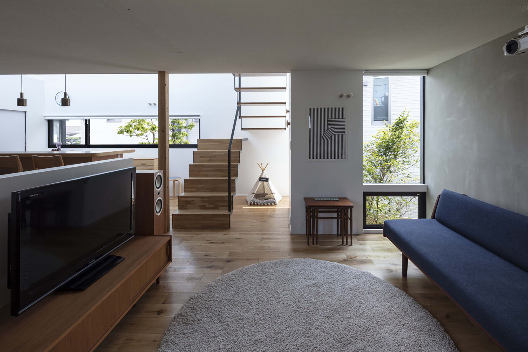 setsuko sakakibara forms duplex house in japan with uneven-shaped blocks