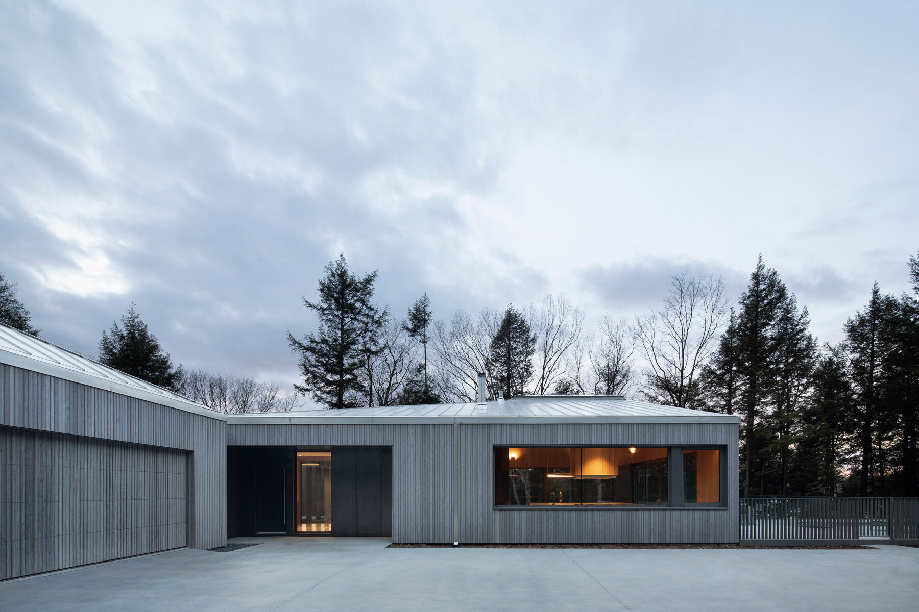 naturehumaine-memphremagog-lake-house-canada-designboom-large2