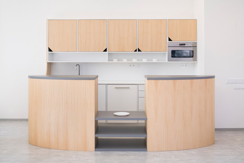 no architects' montessori kindergarten is a soft, playfully-designed volume