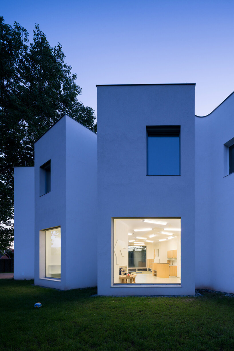 no architects' montessori kindergarten is a soft, playfully-designed volume