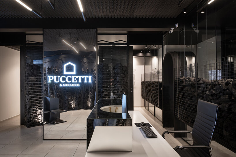 EFEEME arquitectos makes use of blackened coal with its puccetti workspace