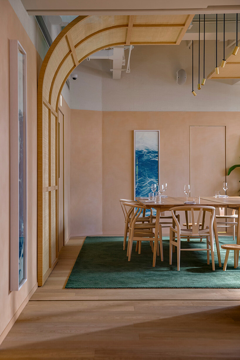 snøhetta plays with warm and cold hues in hong kong's whey restaurant
