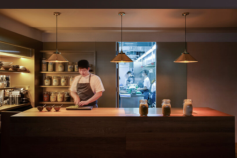 snøhetta plays with warm and cold hues in hong kong's whey restaurant