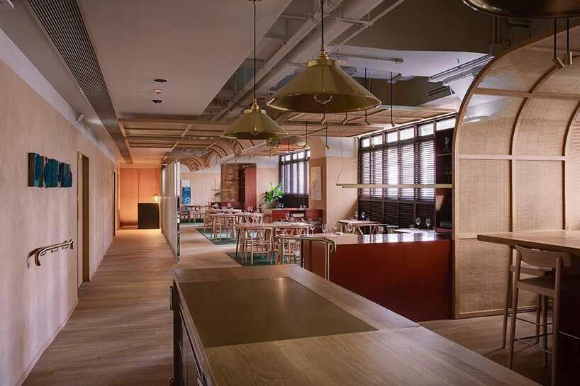 snøhetta plays with warm and cold hues in hong kong's whey restaurant