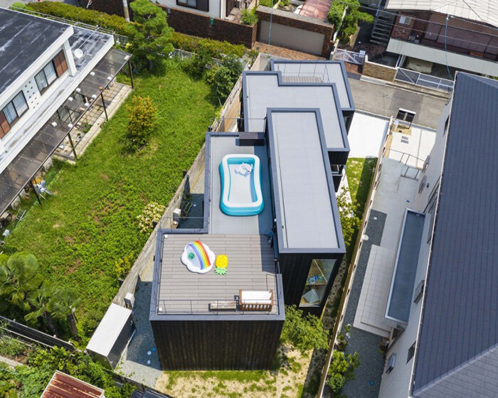 uneven-shaped blocks articulate duplex house in japan by setsuko sakakibara