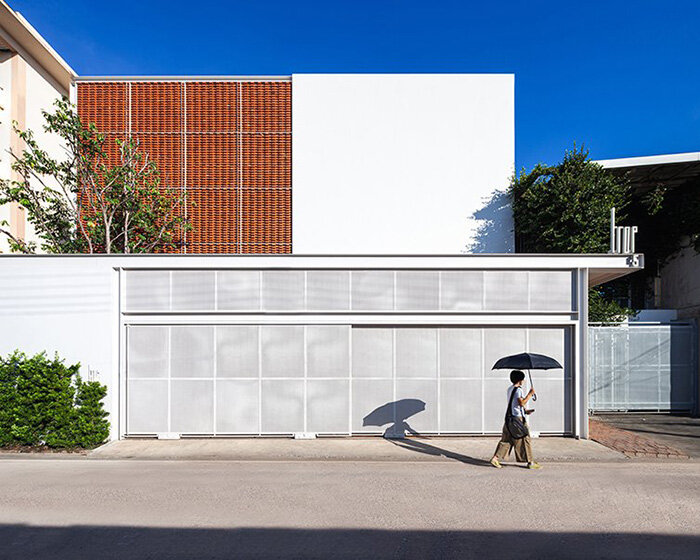 voids + solids articulate white office box in bangkok by junsekino