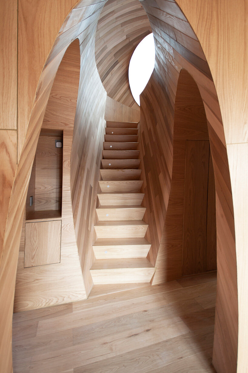 ZJJZ clads ellipsoidal guest houses in mirrored aluminum + pine shingles in rural china