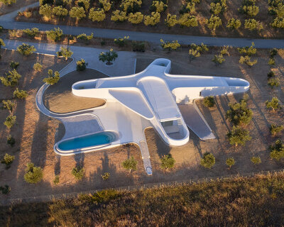 LASSA nestles its sunken KHI house and art space among the olive trees of greece