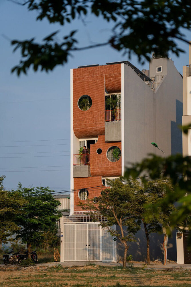 round openings + blank spaces form AD9 architects' vietnamese house