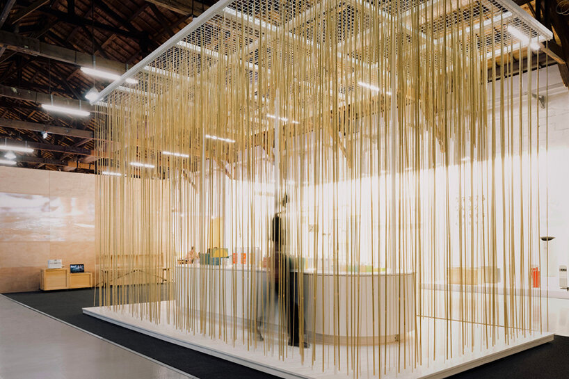 cheng tsung feng's portable installation uses more than 3000 slices of natural bamboo