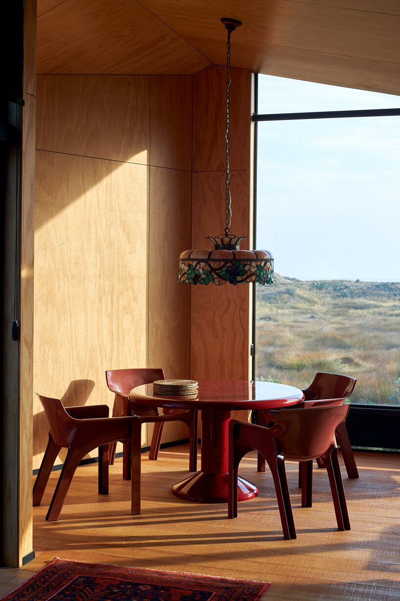 edwards white completes an angular holiday home in new zealand designboom
