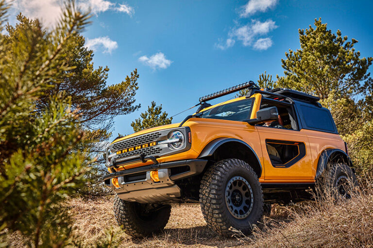 watch how to take off the doors and top of a 2021 ford bronco