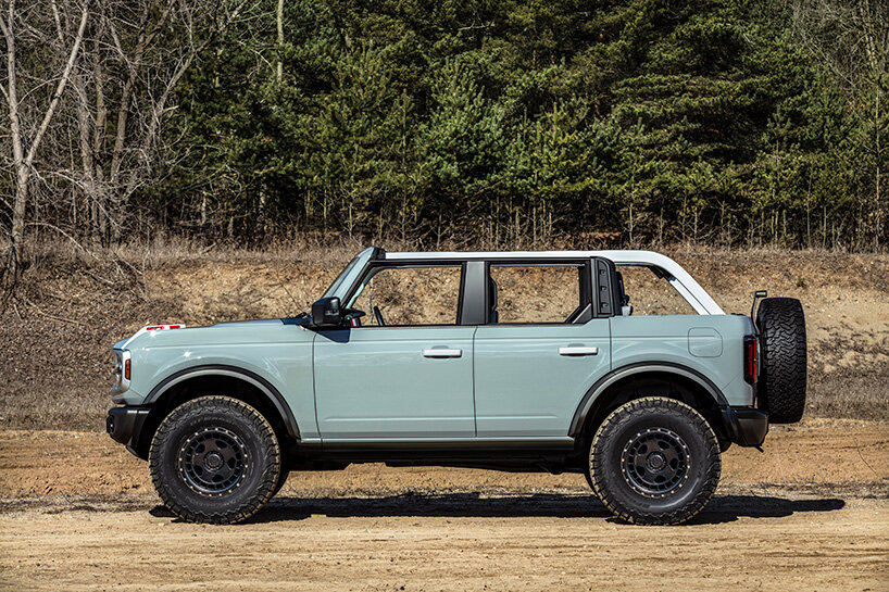 watch how to take off the doors and top of a 2021 ford bronco