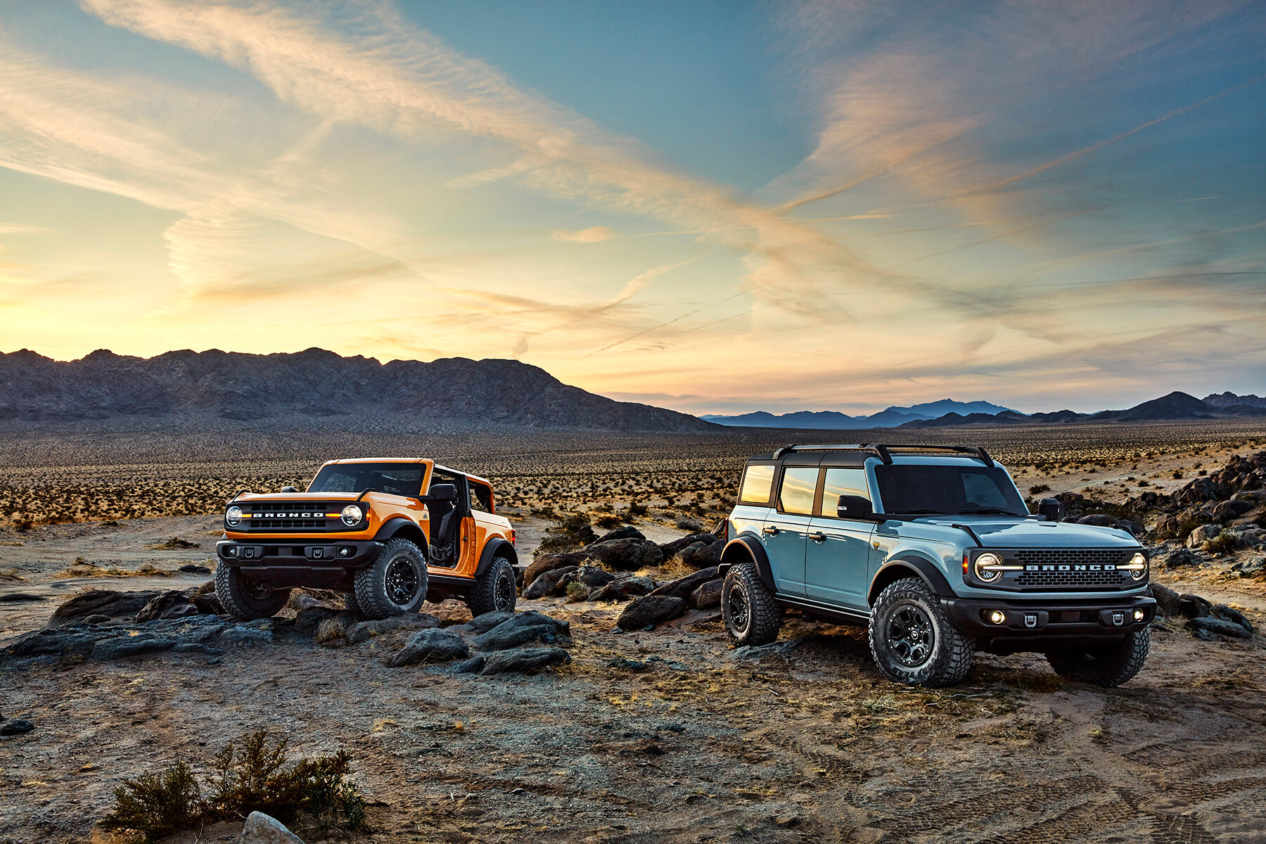 watch how to take off the doors and top of a 2021 ford bronco