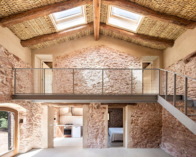 GMO arquitectura restores a small stone house in the catalan countryside