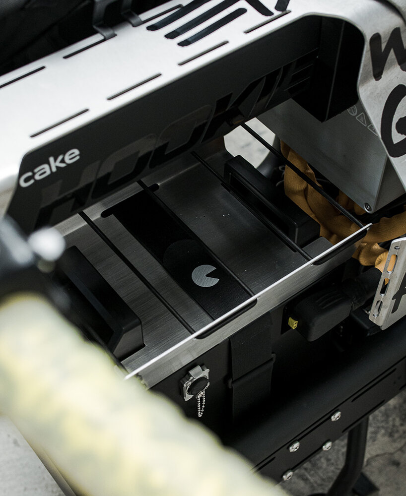 hookie co crafts custom art, ant-inspired CAKE ösa electric bike