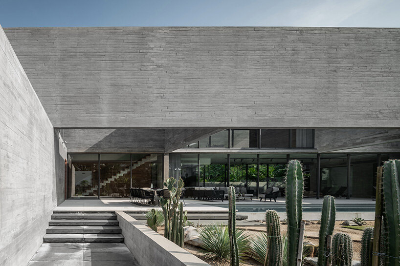 intersecting concrete slabs outline Stu/D/O architects' monolithic residence in thailand