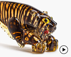 the glass ark, an exhibition featuring pierre rosenberg's glass animal collection