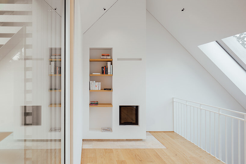 rundzwei architekten envelops 'pergola house' in berlin with unified wooden slat façade