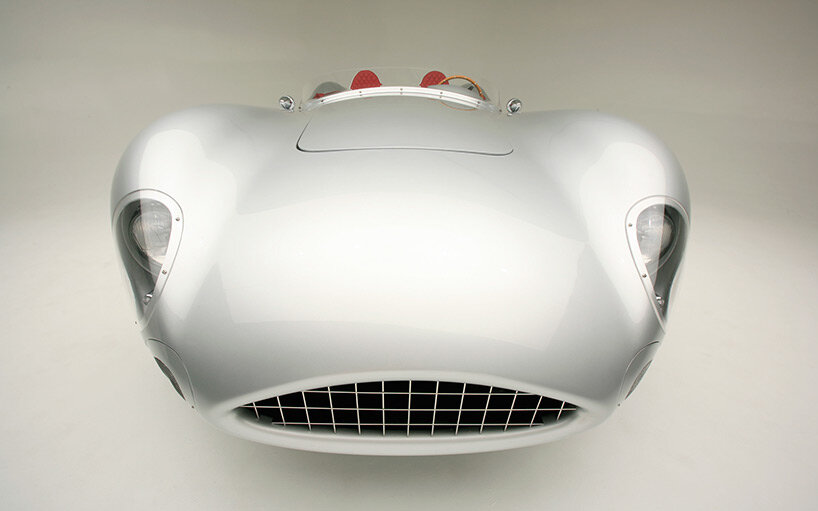 iconic 1957 aston martin DBR2 gets futuristic remake with lightweight carbon fiber body