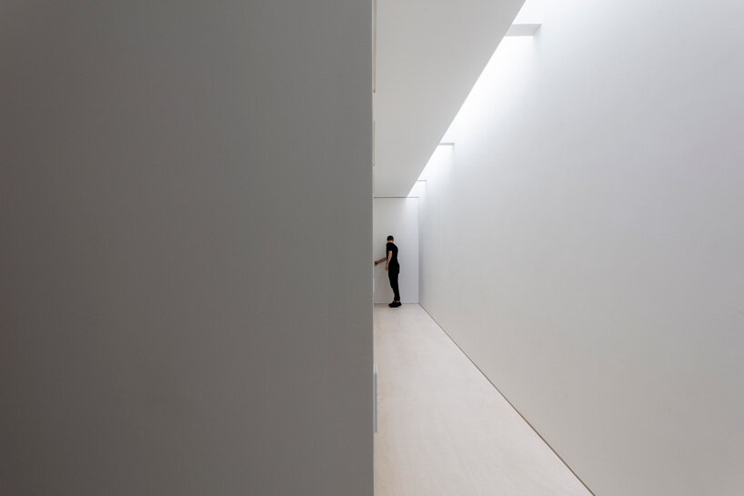 zenithal skylight illuminates minimalist JD house by studio arthur casas in brazil