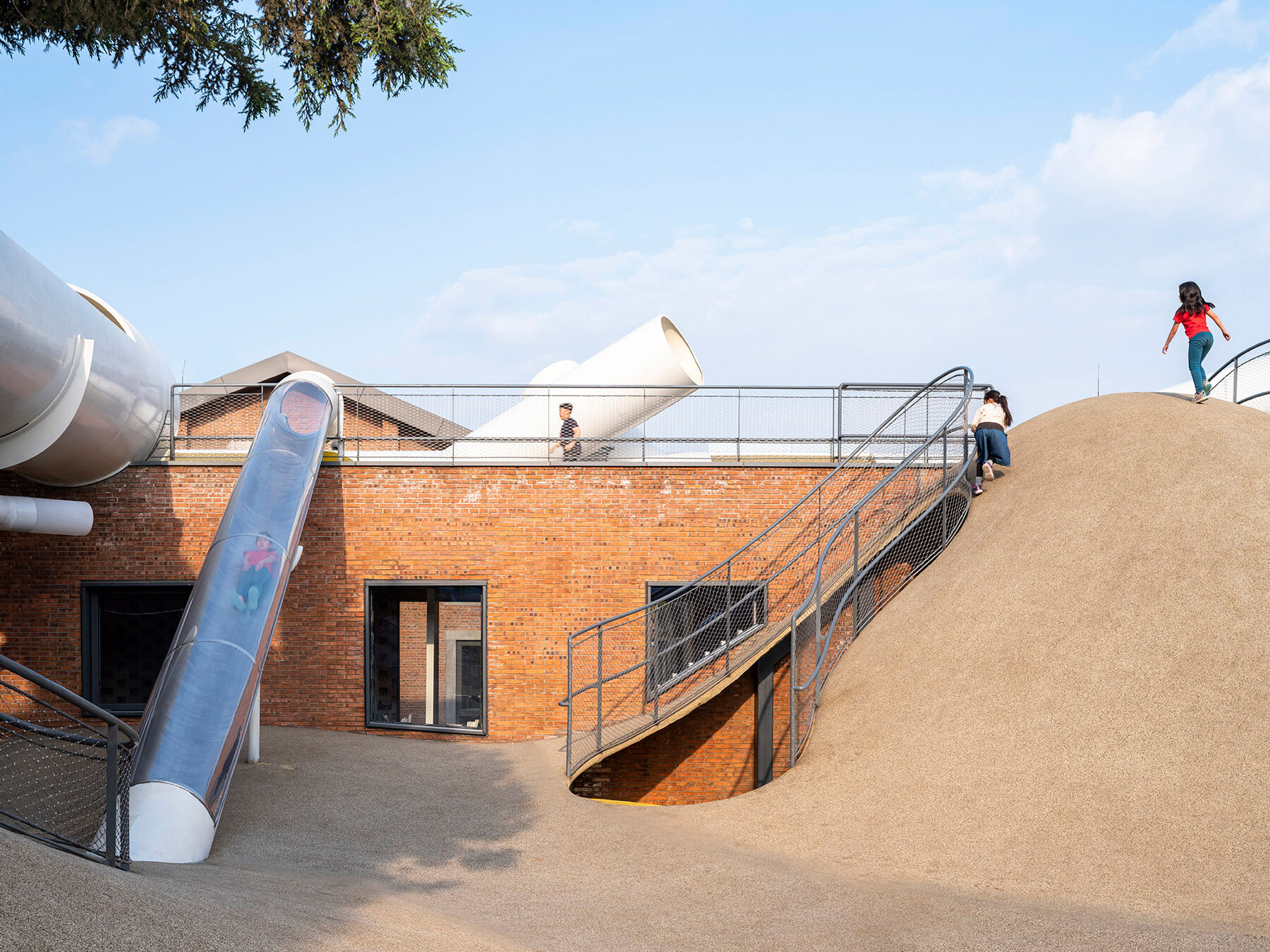 the-playscape-waa-childrens-community-center-china-designboom-large
