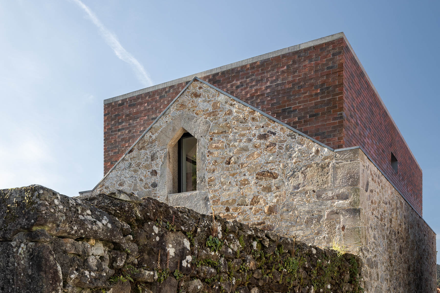 tiago-sousa-box-house-ruins-traditional-portuguese-structure-designboom-31800