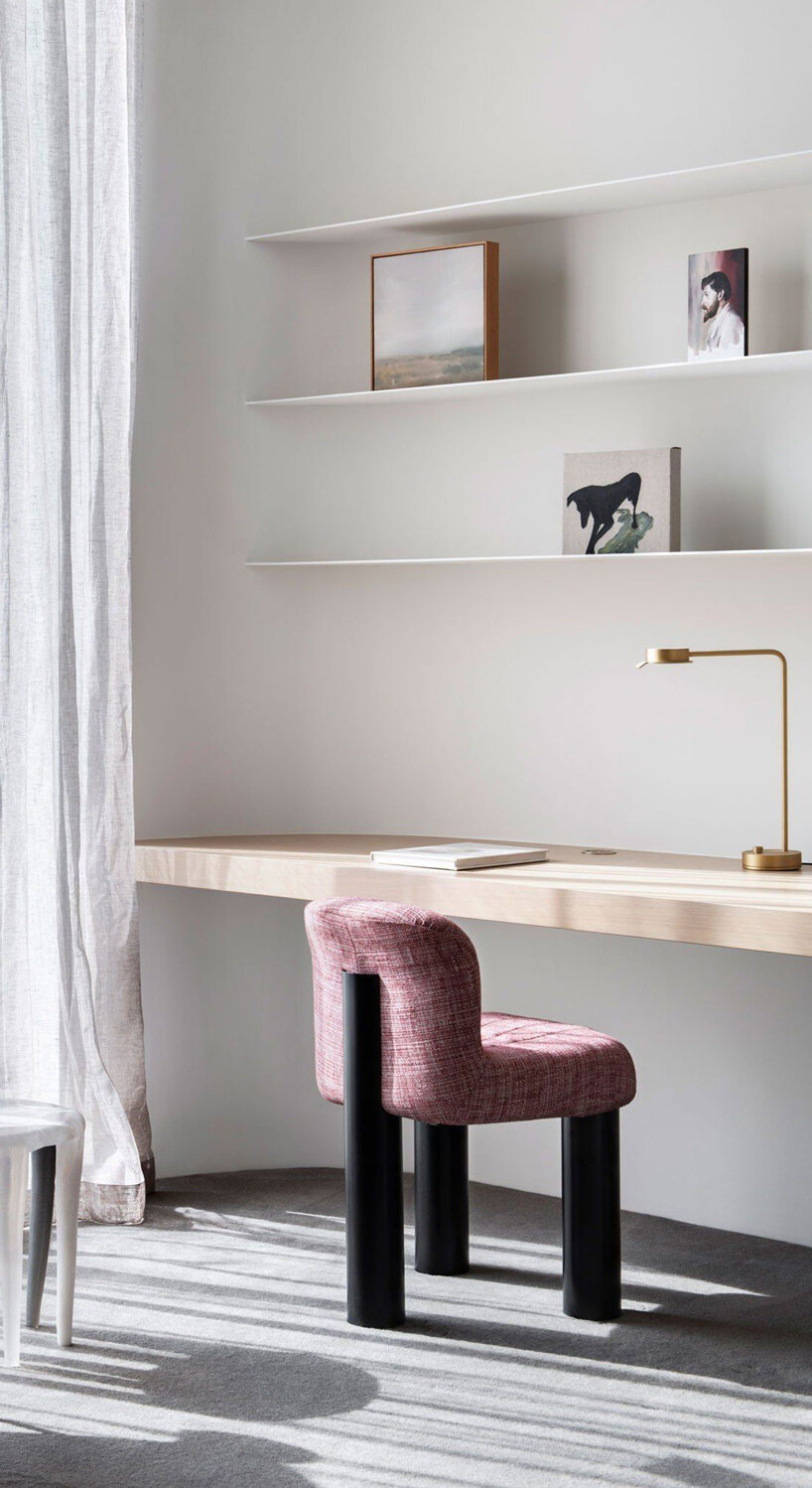 gentle curves shape susi leeton's sculptural 'birch tree house' in melbourne