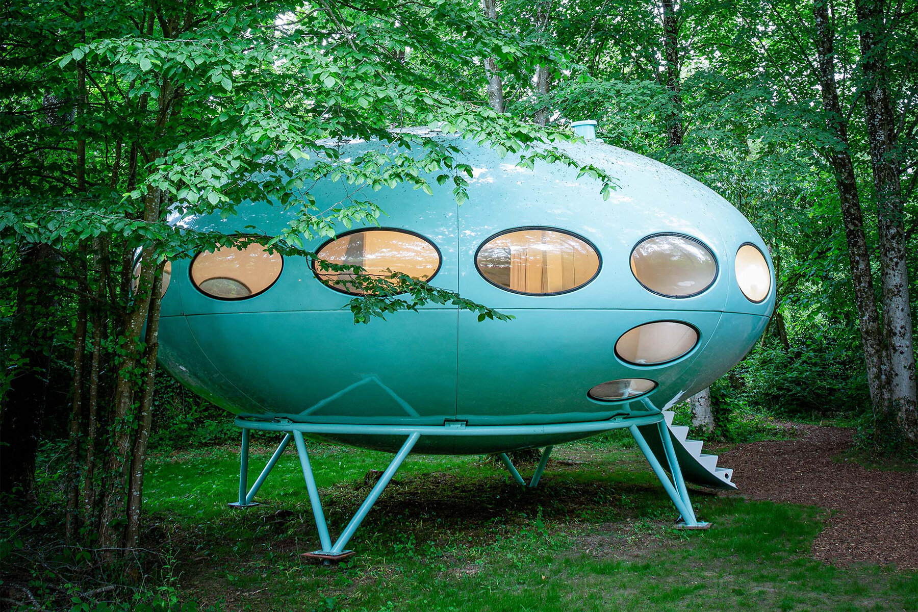 spend the night at a restored 1960s futuro house in somerset's marston park