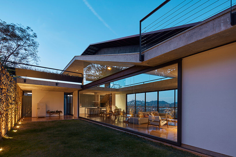 tetro tops residence with irregular deck roof opening towards ...