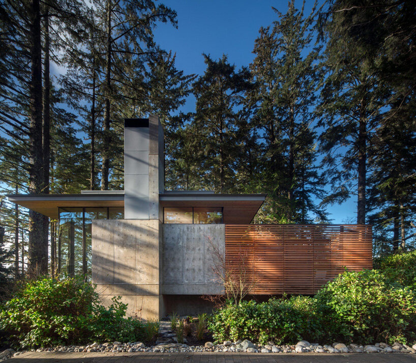olson kundig's tofino beach house captures both forest and ocean views designboom