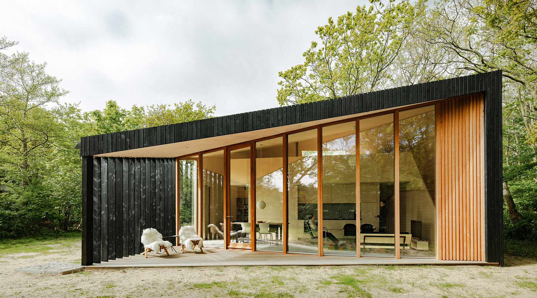 orange-architecs-holiday-home-designboom-02-fullwidth