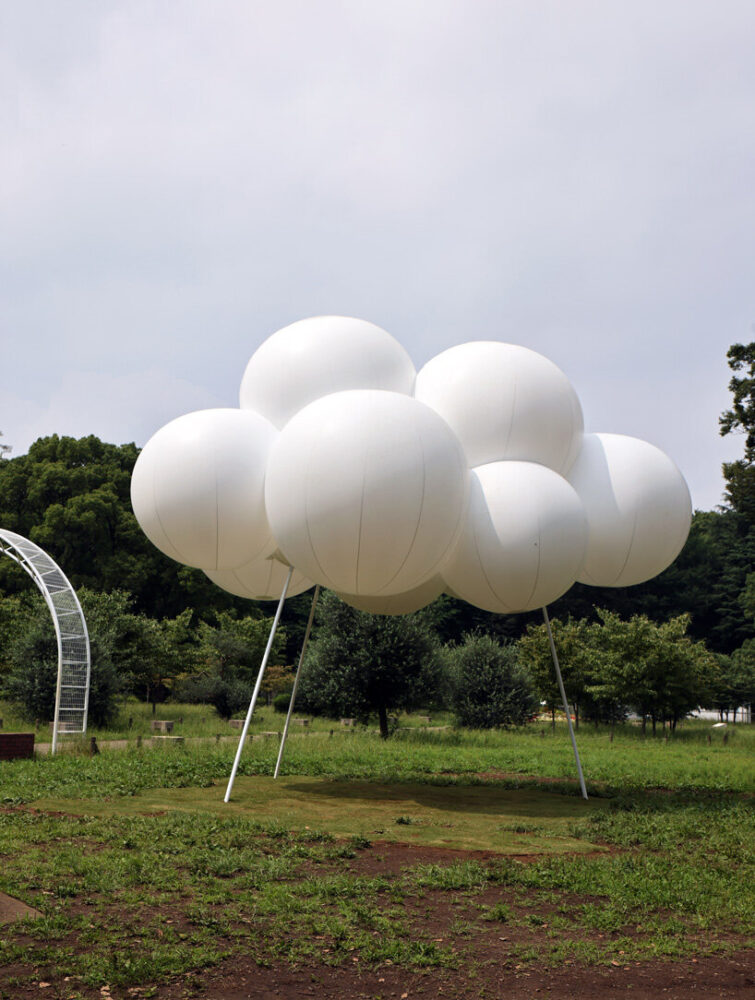 sou fujimoto installs temporary pavilion of fluffy, floating clouds in ...