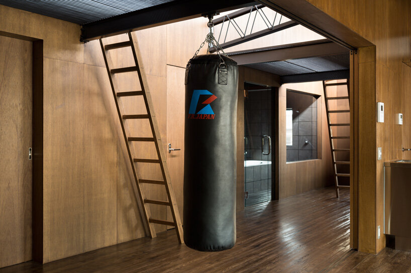 two floating floors add space for sunbathing inside tokyo house by toru kashihara architects
