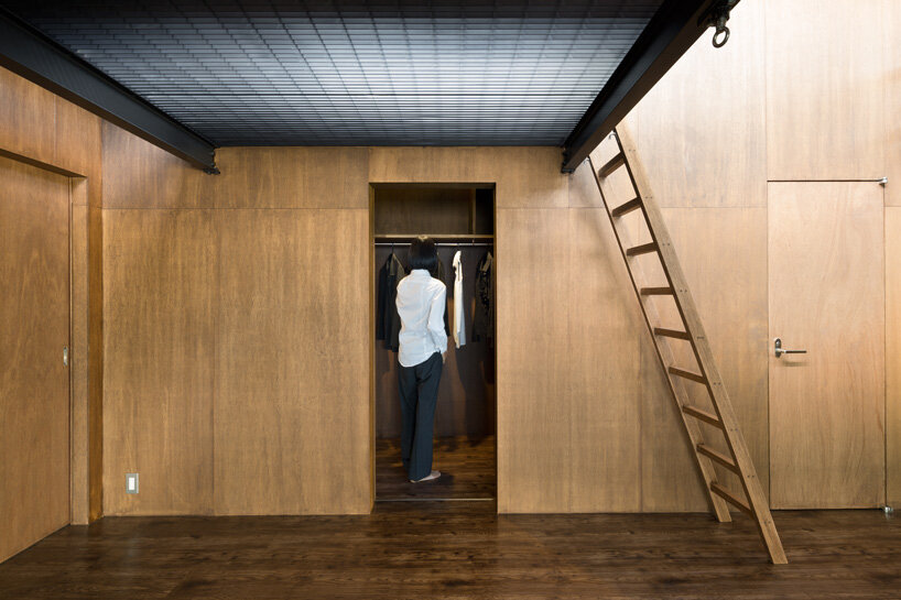 two floating floors add space for sunbathing inside tokyo house by toru kashihara architects
