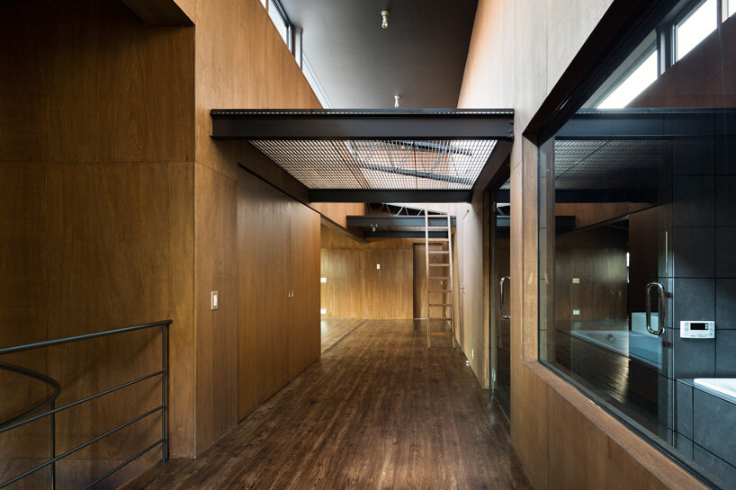 two floating floors add space for sunbathing inside tokyo house by toru kashihara architects